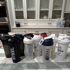 12 Plastic Protein Shaker Bottle Lot 20-25 fl oz Screw-On Lid Dishwasher Safe