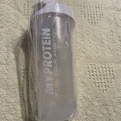 BPA Free 20oz Fitness Protein Shaker Cup With Blender Ball 8” Cup With Lid NEW